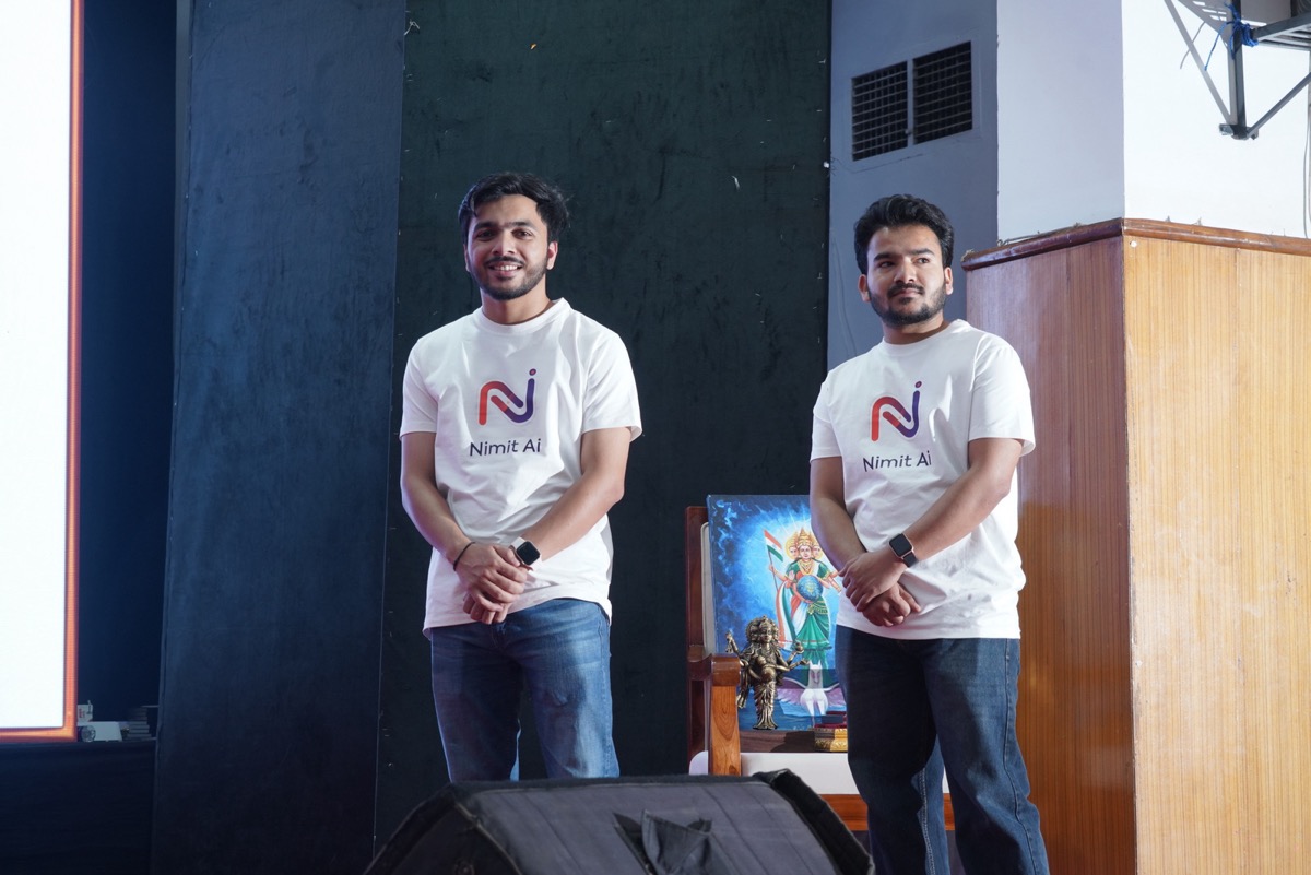 Stage setup at Innopreneurs Season 12 Viksit Bharat Conclave RTMNU Nagpur — finalists preparing to pitch