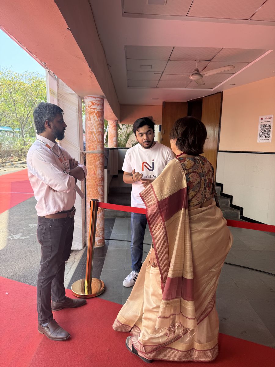 Nilansh Gupta in conversation with Rina Sinha, President of VED Council, at Innopreneurs Season 12 Viksit Bharat Conclave Nagpur